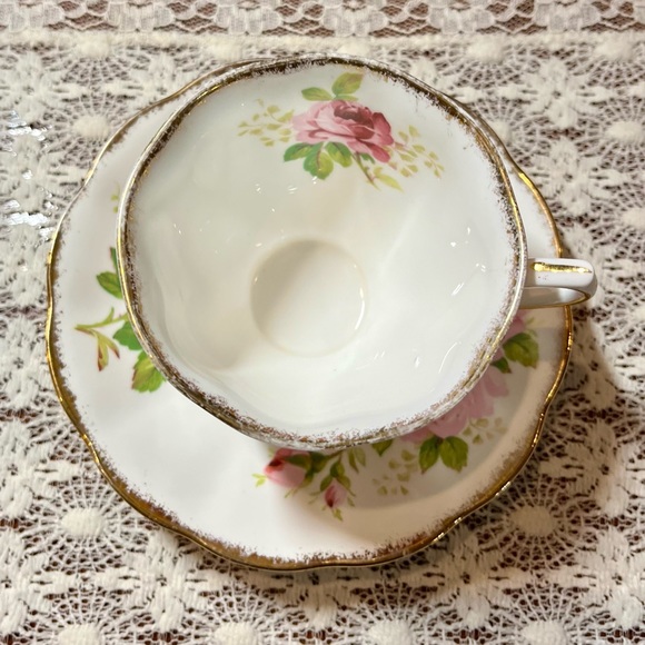 Royal Albert American Beauty Teacup and Saucer - Picture 2 of 5